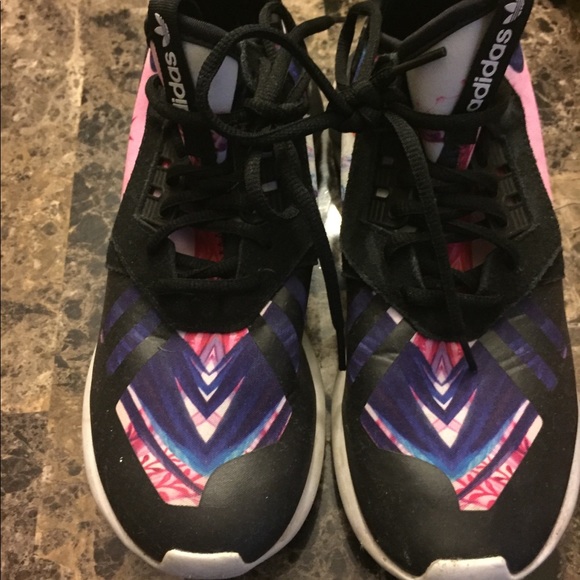 adidas tubular flower